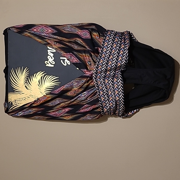 La Vie en Rose Bathingsuit and sunglasses - Picture 4 of 6